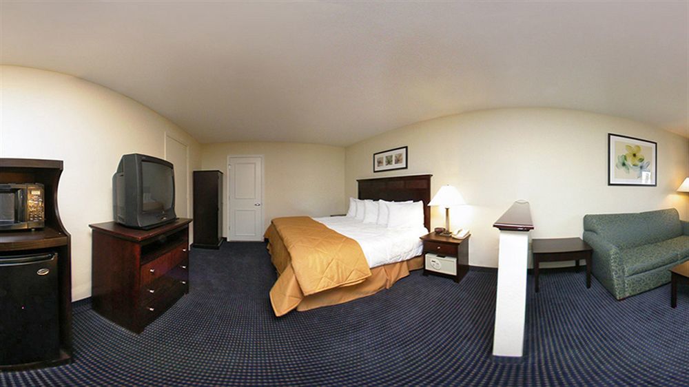 Rodeway Inn & Suites Williamsburg Central Екстериор снимка