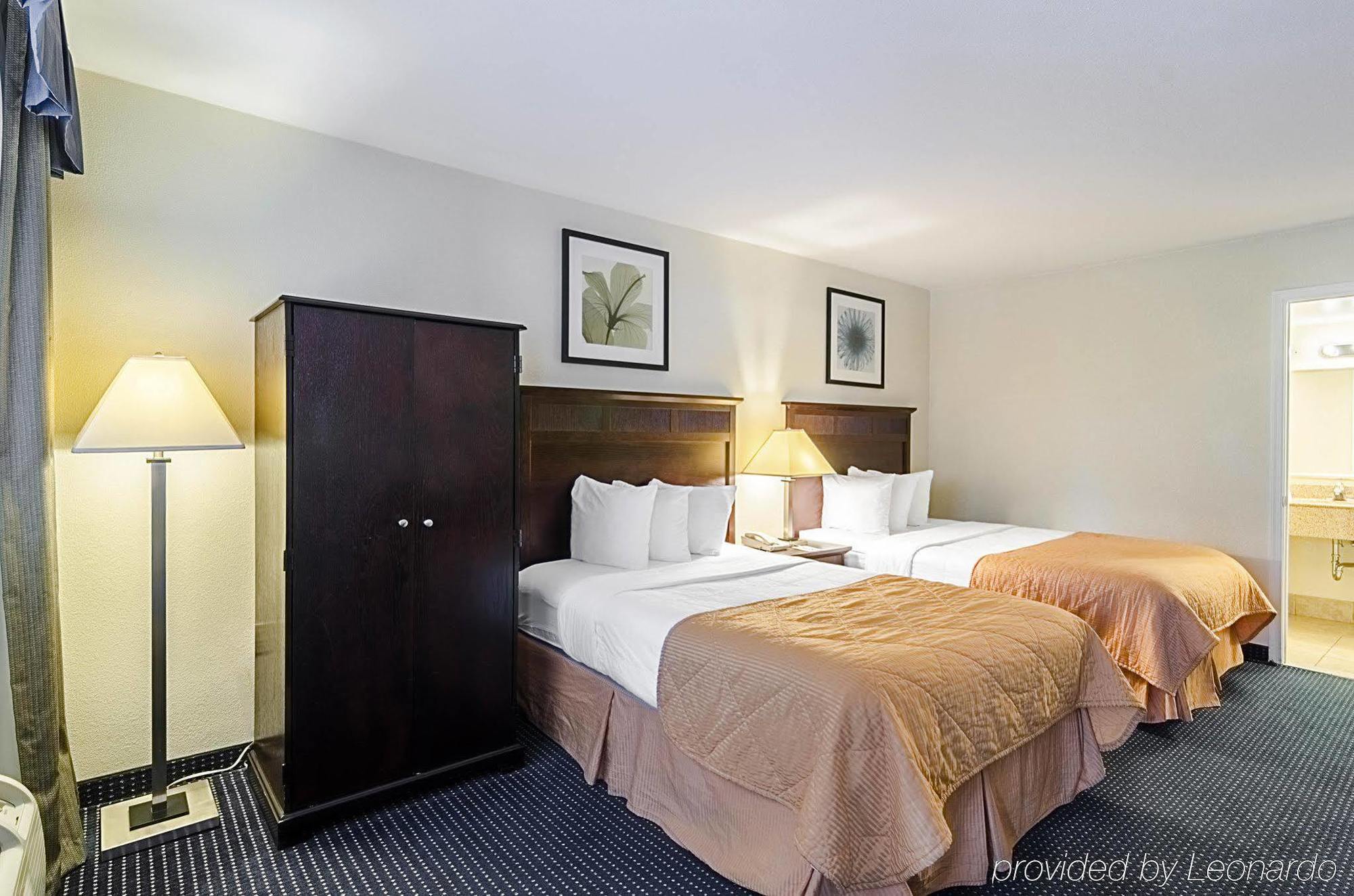 Rodeway Inn & Suites Williamsburg Central Екстериор снимка