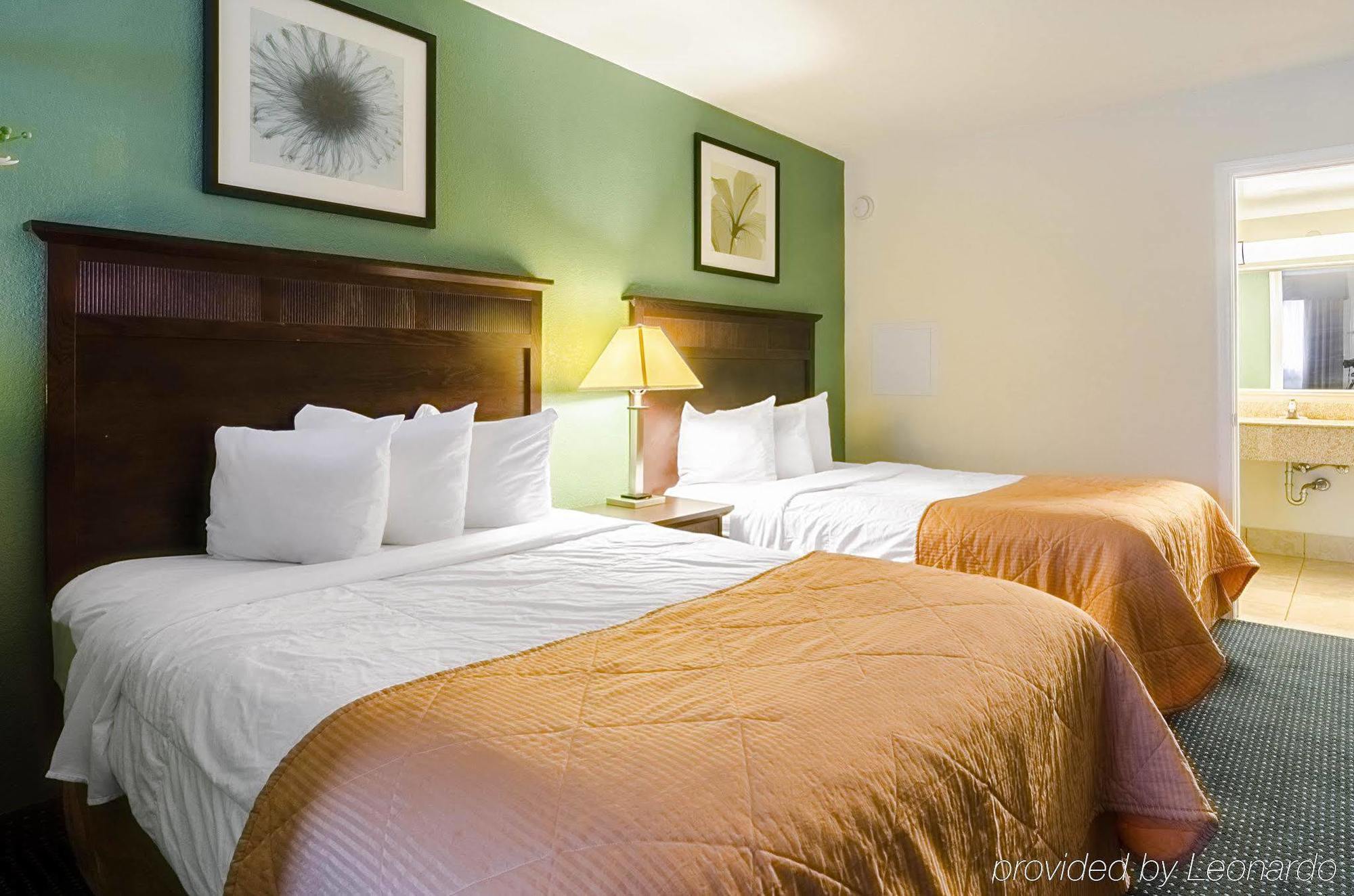 Rodeway Inn & Suites Williamsburg Central Екстериор снимка