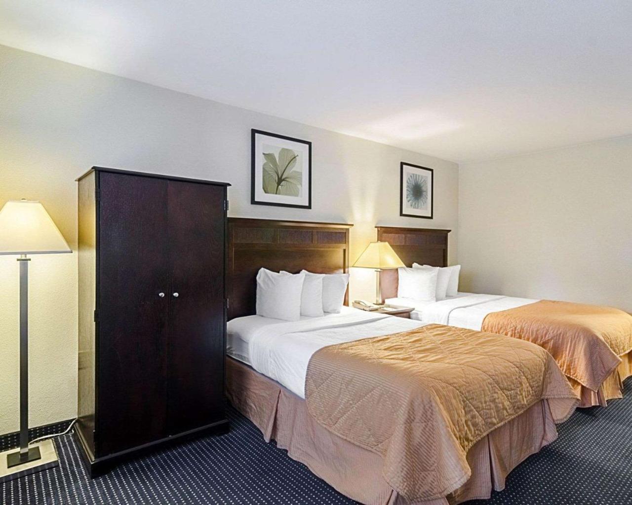 Rodeway Inn & Suites Williamsburg Central Екстериор снимка